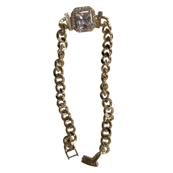 Jewelry - Gold Chain Bracelet with Crystal Centerpiece
